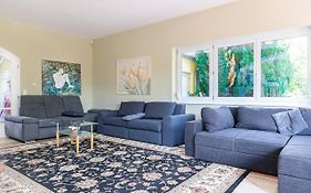 Comfortable Rooms In A Beautiful House Gd